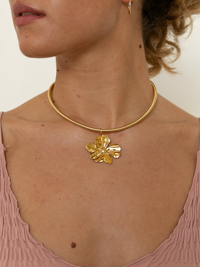 18k gold flower pendant necklace